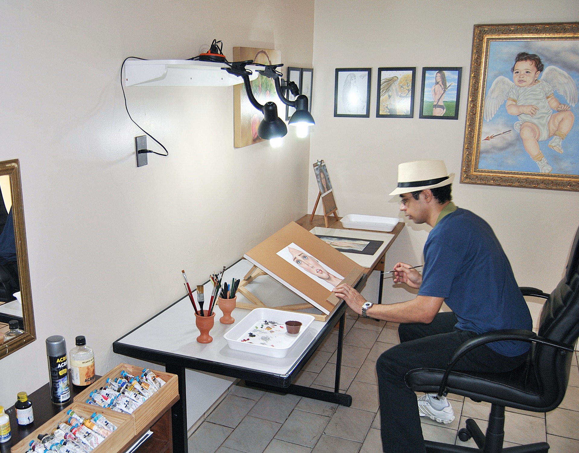 Marcello Henrique trabalhando em seu estúdio - 2013.